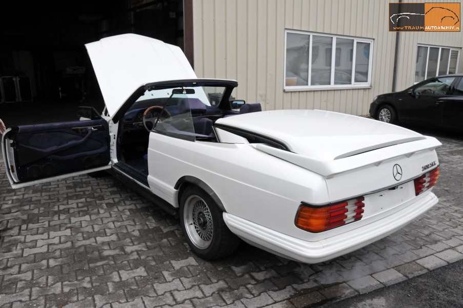 -Mercedes%20500%20SEC%20Magic%20Top%20'1985%20(1).jpg