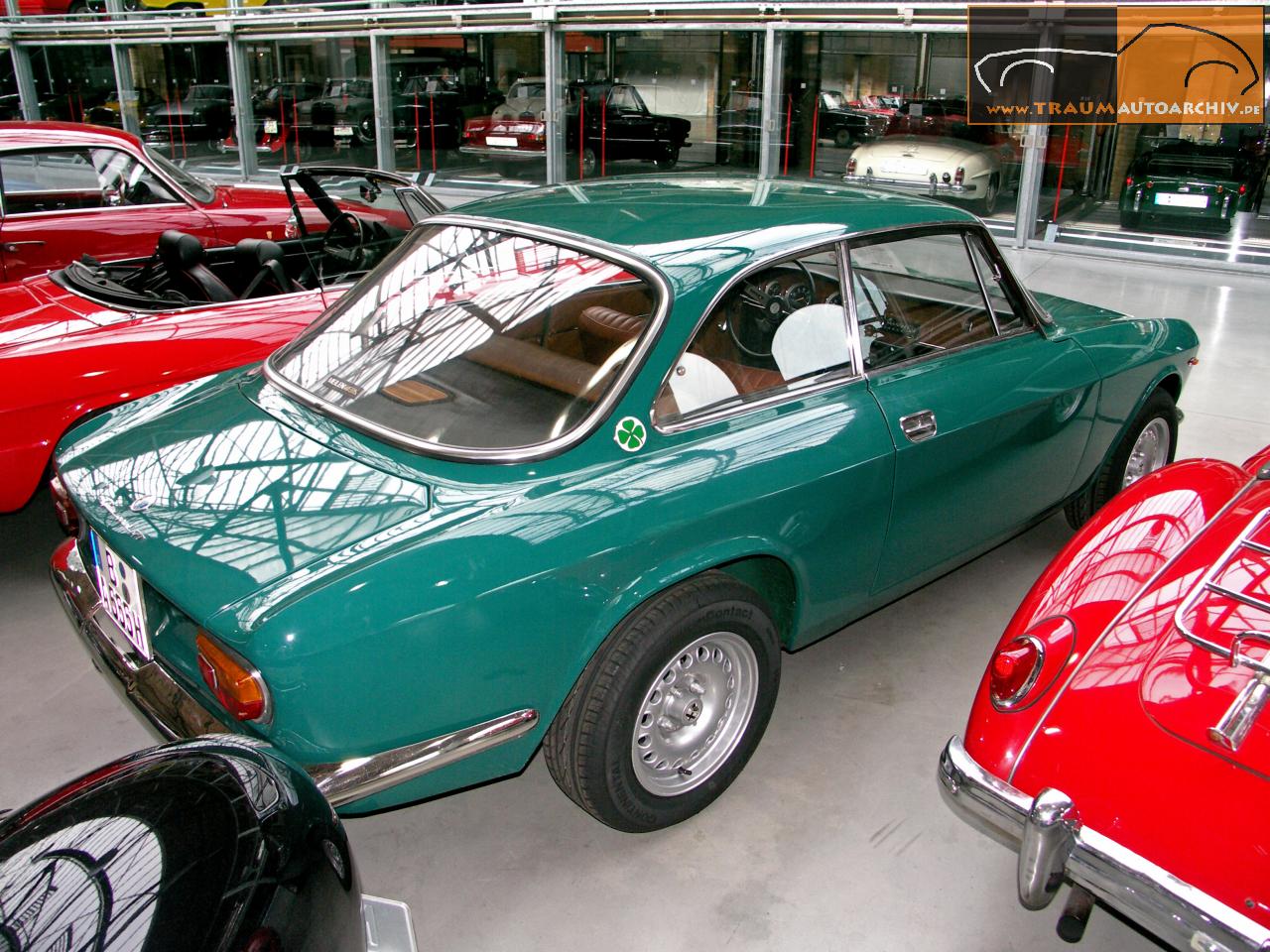Alfa Romeo Giulia GT Bertone '1968 (2).jpg 233.5K