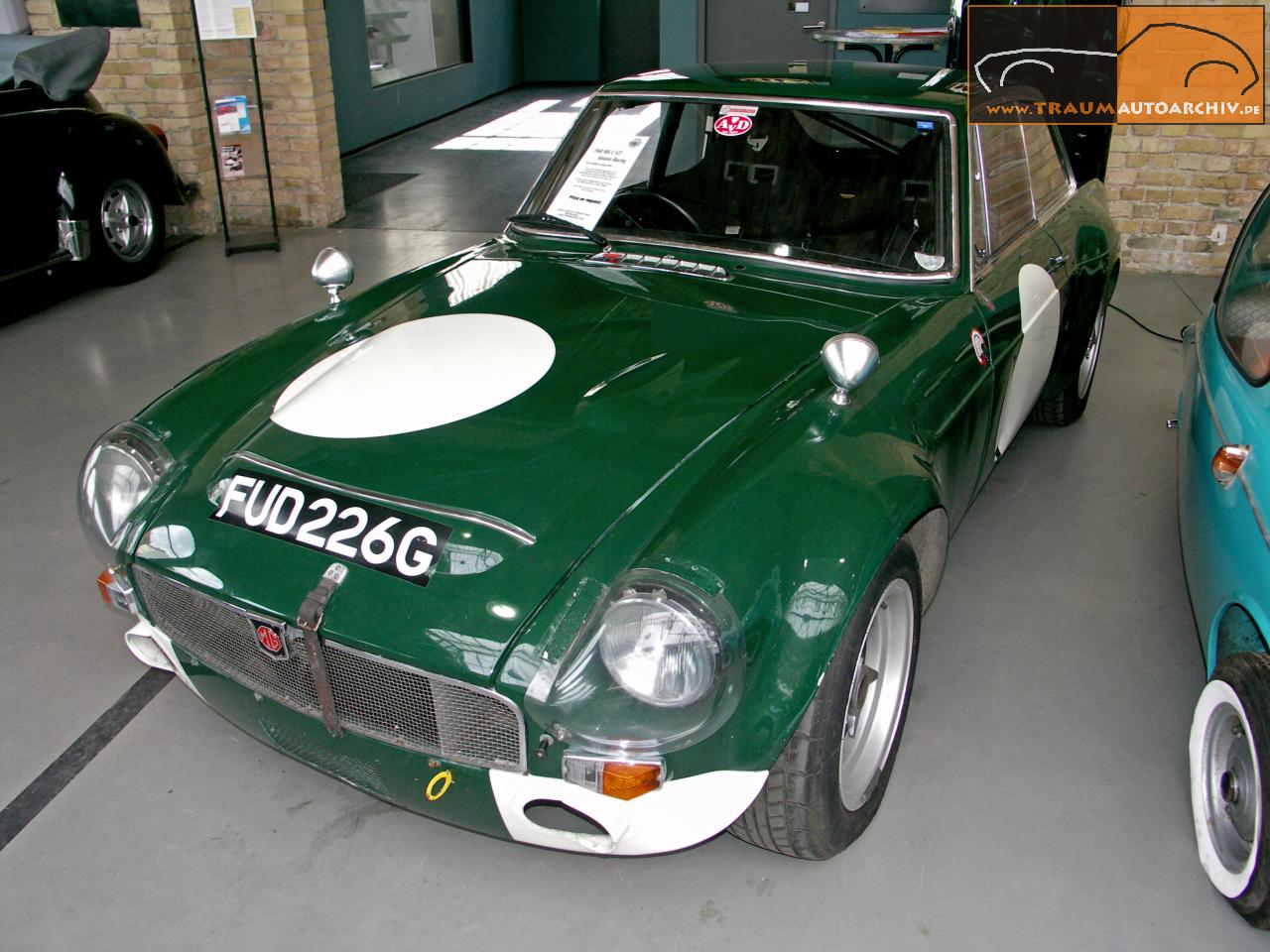 MG GT C Racing '1968 (1).jpg 163.7K