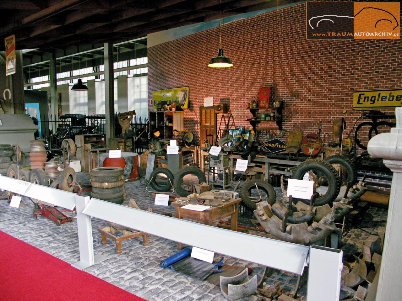 Autoworld Brssel - Werkstatt-Display.jpg 246.2K
