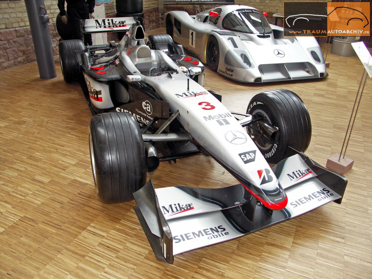 McLaren-Mercedes MP4-16A '2001 (1).jpg 199.6K