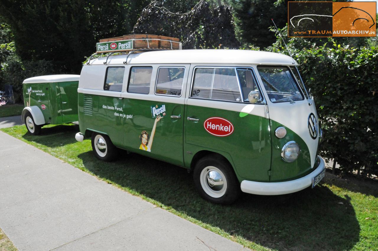 VW Bus T1 mit Anhaenger Henkel.jpg 170.7K