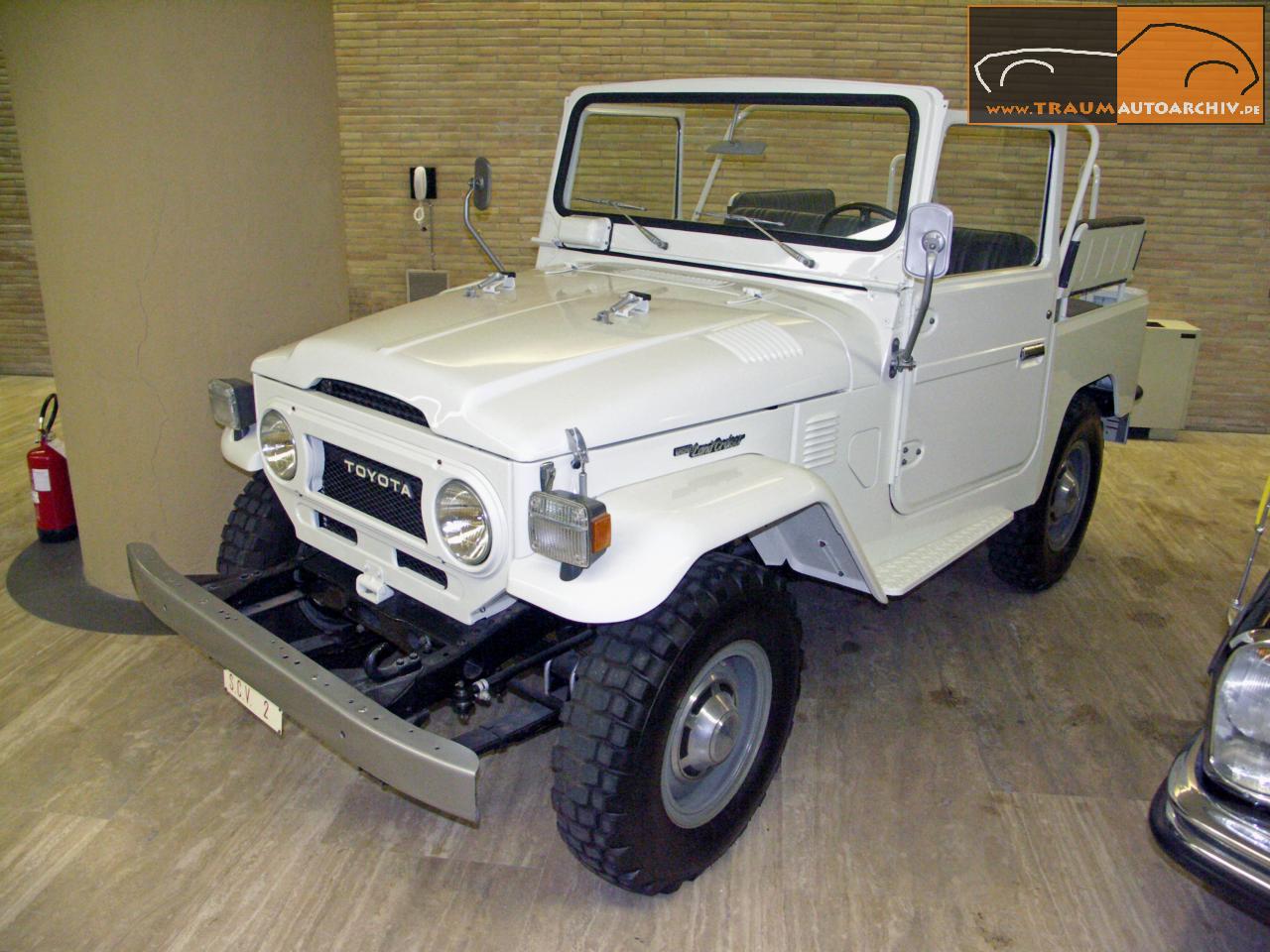 Toyota Land Cruiser '1977 (1).jpg 159.4K