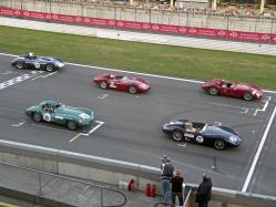 Starterfeld 2-sitzige Rennwagen und GTs bis 1960 - Hier geht es zur Fotostory vom Oldtimer Grand-Prix 2007 ...